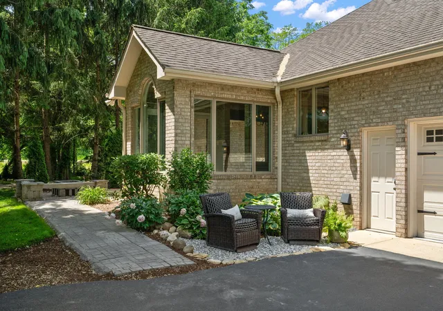 3rd image of 246 White Thorne Ln, Valparaiso, IN 46383 | MLS# 840216