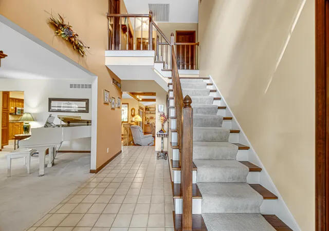2nd image of 180 Primrose Cir, Chesterton, IN 46304 | MLS# 841888