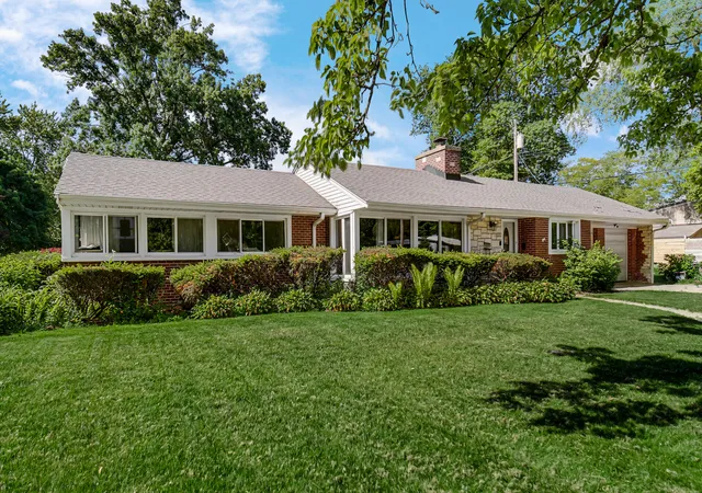 1st image of 8306 Crestwood Ave, Munster, IN 46321 | MLS# 840202