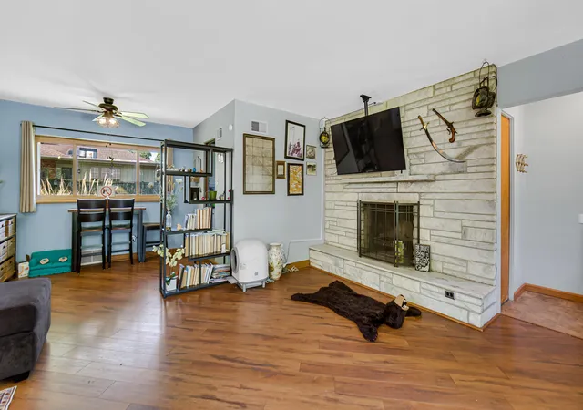 3rd image of 8306 Crestwood Ave, Munster, IN 46321 | MLS# 840202