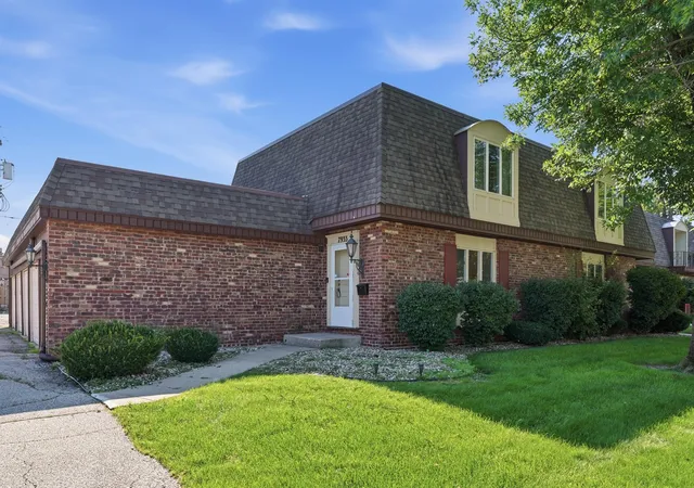 Photo 1 of Townhouse for sale at 7933 Jefferson Ave #4b, Munster, IN 46321 | MLS# 840217 | Listing updated on 2026-09-02