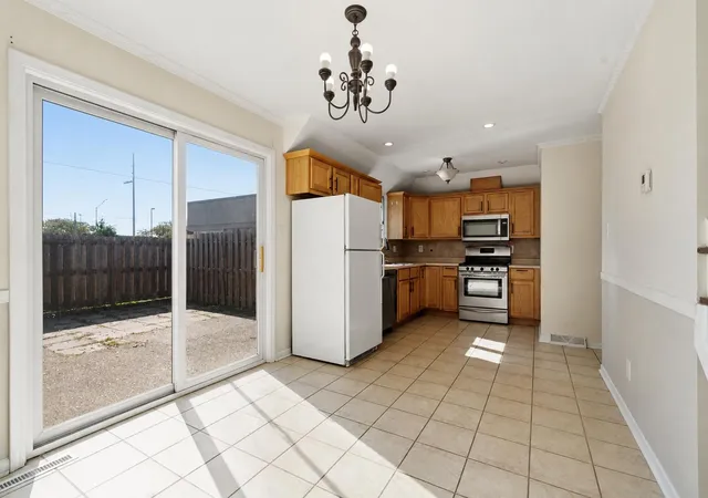Photo 3 of Townhouse for sale at 7933 Jefferson Ave #4b, Munster, IN 46321 | MLS# 840217 | Listing updated on 2026-09-02