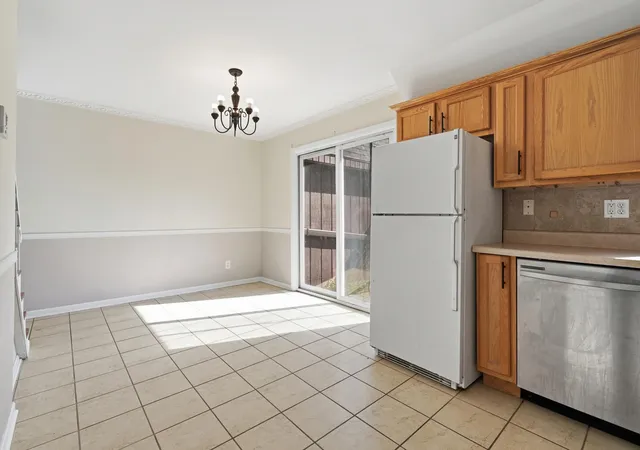 Photo 3 of Townhouse for sale at 7933 Jefferson Ave #4b, Munster, IN 46321 | MLS# 840217 | Listing updated on 2026-09-02