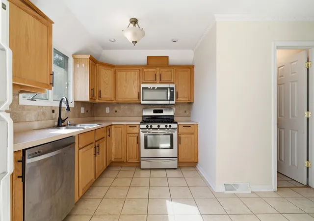Photo 4 of Townhouse for sale at 7933 Jefferson Ave #4b, Munster, IN 46321 | MLS# 840217 | Listing updated on 2026-09-02