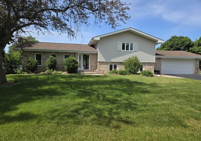 Homes for sale in Saint John, IN | 9134 Schafer Dr, Saint John, IN 46373 | MLS# 840300