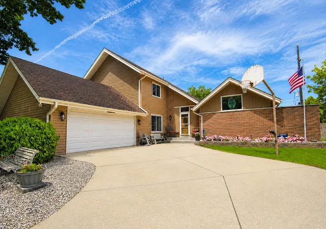 image of 136 Sorrento Dr, Schererville, IN 46375 | MLS# 840311