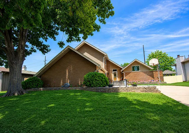 image of 136 Sorrento Dr, Schererville, IN 46375 | MLS# 840311
