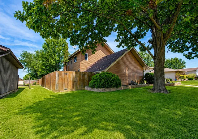 image of 136 Sorrento Dr, Schererville, IN 46375 | MLS# 840311