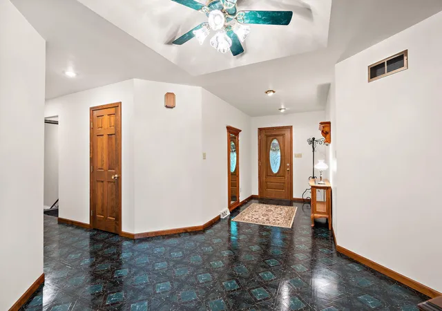 2nd image of 130 Woodland Hickory Ct, Valparaiso, IN 46385 | MLS# 840406