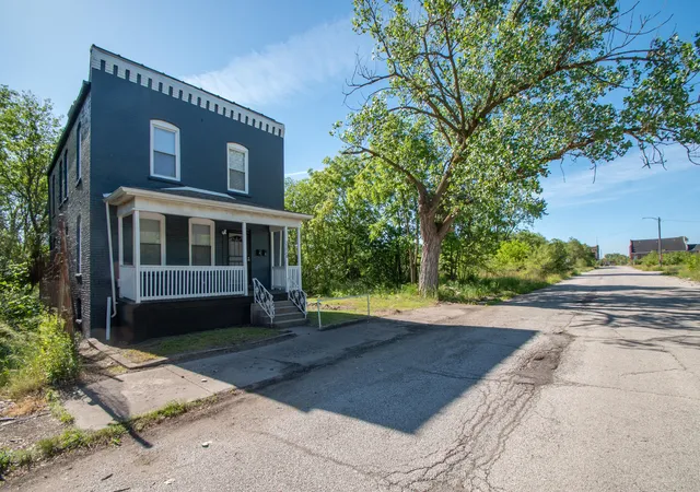 3rd image of 2228 Washington St, Gary, IN 46407 | MLS# 840398
