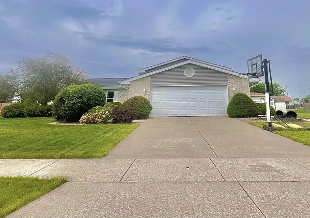 Homes for sale in Saint John, IN | 10622 Manor Dr, Saint John, IN 46373 | MLS# 840317