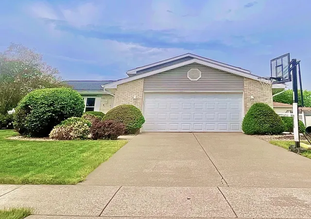 Homes for sale in Saint John, IN | 10622 Manor Dr, Saint John, IN 46373 | MLS# 840317