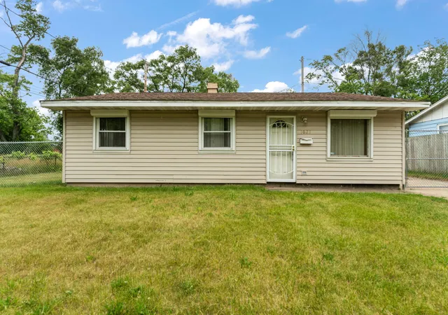 Photo 1 of Single family home for sale at 1021 Hamilton Pl, Gary, IN 46403 | MLS# 840328 | Listing updated on 2026-09-22