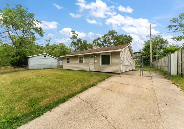 Photo 2 of Single family home for sale at 1021 Hamilton Pl, Gary, IN 46403 | MLS# 840328 | Listing updated on 2026-09-22