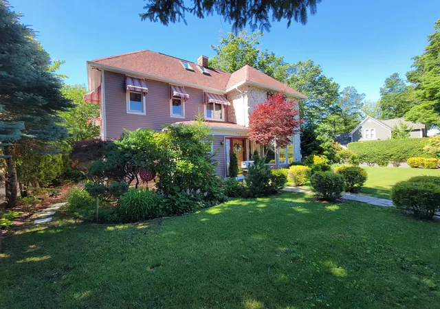 2nd image of 702 Indiana Ave, Valparaiso, IN 46383 | MLS# 840515