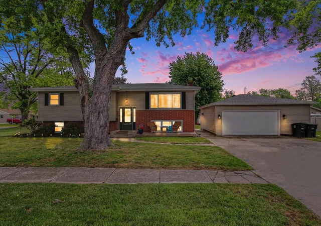 2nd image of 1033 S Decatur St, Hobart, IN 46342 | MLS# 840355