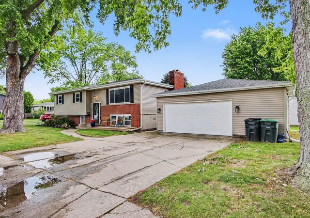3rd image of 1033 S Decatur St, Hobart, IN 46342 | MLS# 840355