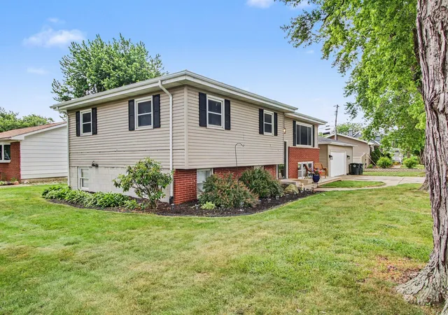 4th image of 1033 S Decatur St, Hobart, IN 46342 | MLS# 840355