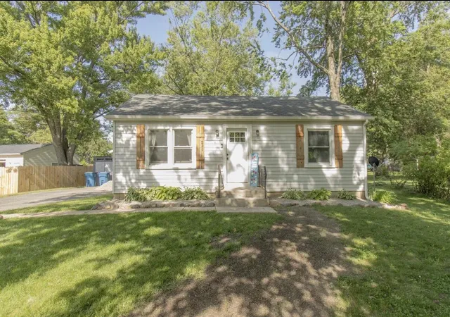 2nd image of 211 Woodland Dr, Lowell, IN 46356 | MLS# 840402