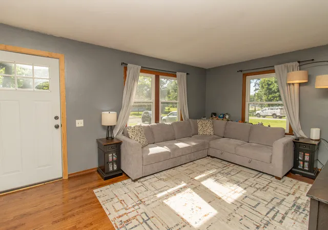 4th image of 211 Woodland Dr, Lowell, IN 46356 | MLS# 840402