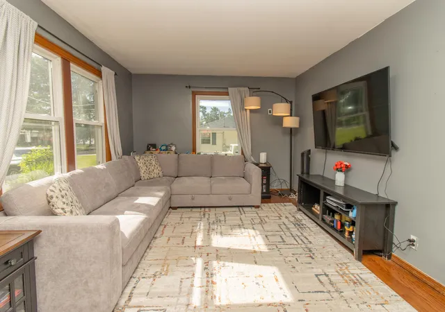 5th image of 211 Woodland Dr, Lowell, IN 46356 | MLS# 840402