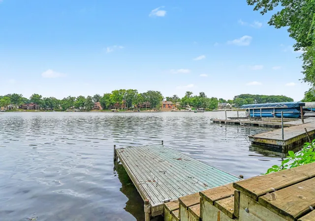 Photo 3 of Single family home for sale at 185 Amhurst Pl, Valparaiso, IN 46385 | MLS# 840363 | Listing updated on 2026-09-22