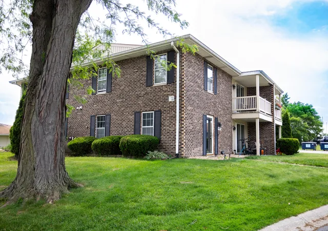 Homes for sale in Schererville, IN | 1902 Burgundy St, Schererville, IN 46375 | MLS# 840436