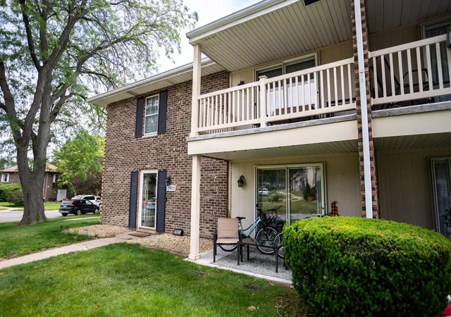 Homes for sale in Schererville, IN | 1902 Burgundy St, Schererville, IN 46375 | MLS# 840436