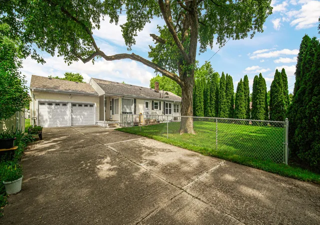 3rd image of 847 Garfield St, Hobart, IN 46342 | MLS# 840575