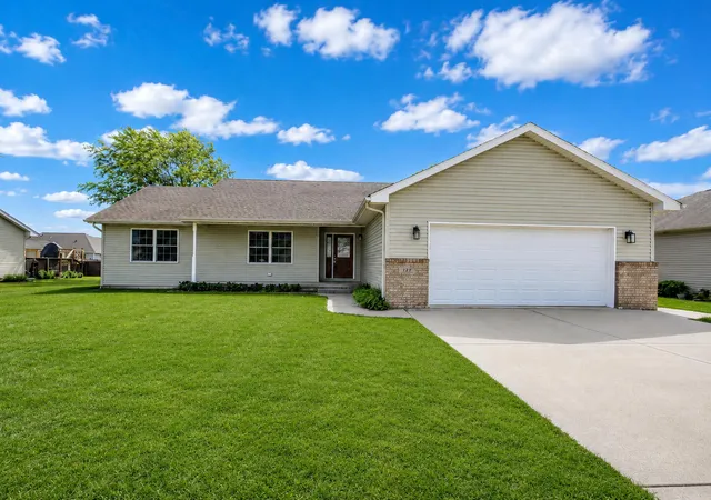 Homes for sale in De Motte, IN | 127 Juniper St Nw, De Motte, IN 46310 | MLS# 840690