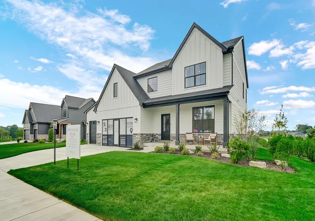 2nd image of 3105 Whispering Brook Ln, Valparaiso, IN 46385 | MLS# 840495