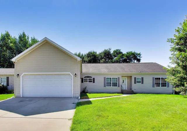 1st image of 852 Springdale Dr, Hobart, IN 46342 | MLS# 843242