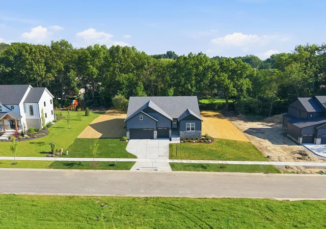 2nd image of 1455 Winding Brook Dr, Valparaiso, IN 46385 | MLS# 840698