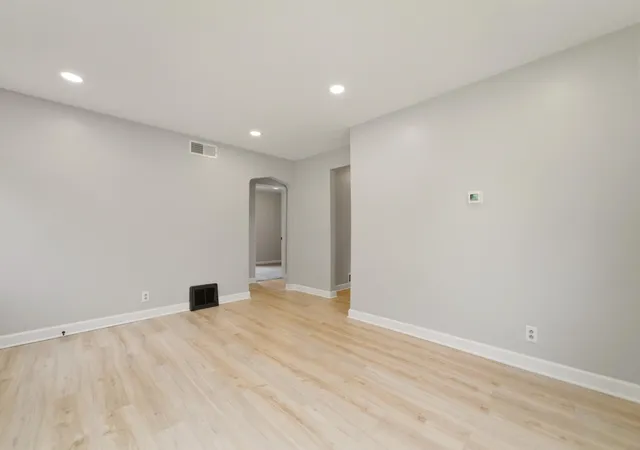 5th image of 340 N California St, Hobart, IN 46342 | MLS# 840442