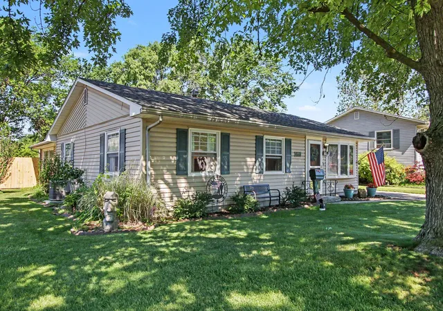 Homes for sale in Highland, IN | 8016 Gordon Pl, Highland, IN 46322 | MLS# 840768