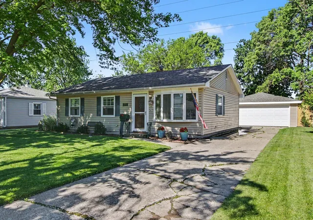3rd image of 8016 Gordon Pl, Highland, IN 46322 | MLS# 840768
