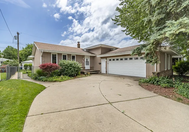 Homes for sale in Highland, IN | 9205 Idlewild Dr, Highland, IN 46322 | MLS# 840482