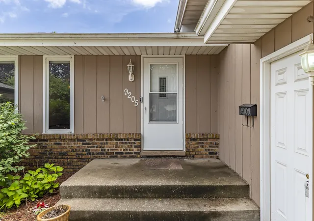 3rd image of 9205 Idlewild Dr, Highland, IN 46322 | MLS# 840482