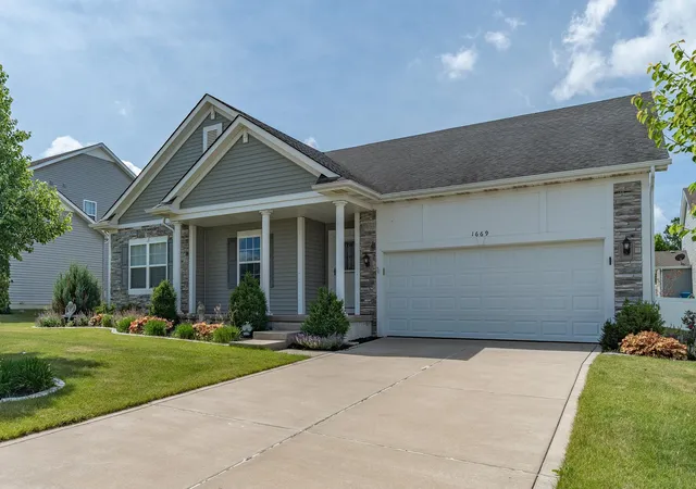 Homes for sale in Chesterton, IN | 1669 Gossett Mill Ave, Chesterton, IN 46304 | MLS# 840497