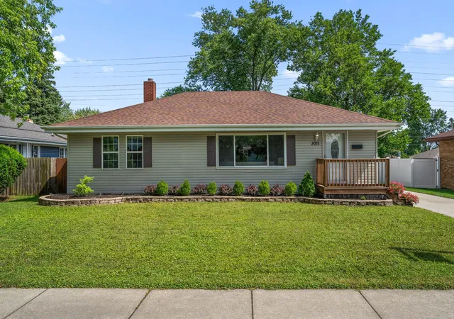 Homes for sale in Highland, IN | 3011 Franklin Ave, Highland, IN 46322 | MLS# 840730