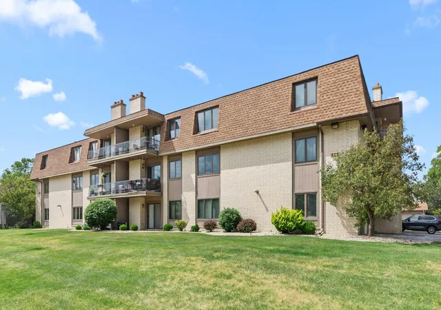2nd image of 643 South St #103, Munster, IN 46321 | MLS# 840578