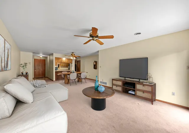 3rd image of 643 South St #103, Munster, IN 46321 | MLS# 840578