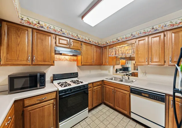 5th image of 643 South St #103, Munster, IN 46321 | MLS# 840578