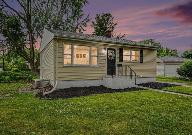Homes for sale in Highland, IN | 3318 North Dr, Highland, IN 46322 | MLS# 840523