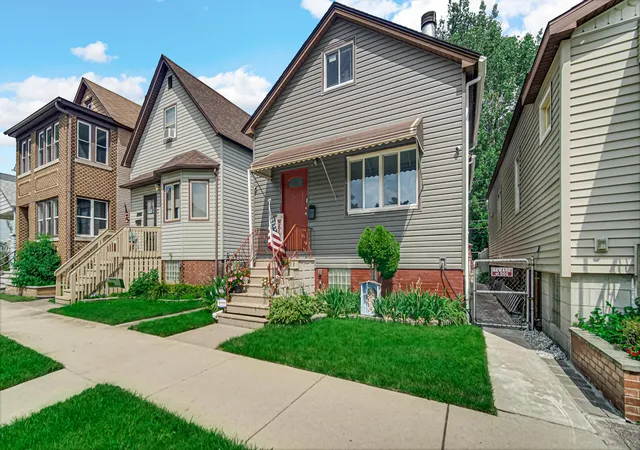 Photo 2 of Single family home for sale at 1421 Roberts Ave, Whiting, IN 46394 | MLS# 840592 | Listing updated on 2026-09-07