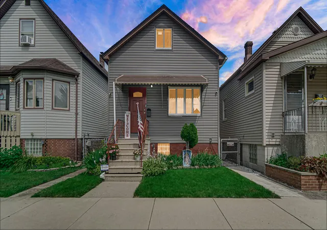 Photo 3 of Sale Pending at 1421 Roberts Ave, Whiting, IN 46394 | MLS# 840592 | Listing updated on 2026-09-23