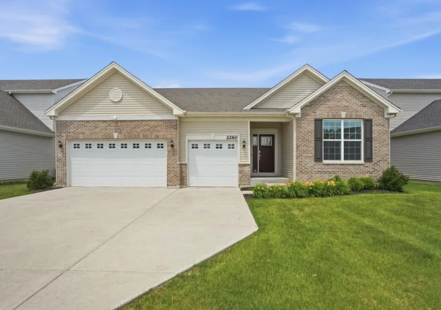 Homes for sale in Crown Point, IN | 2260 E 110th Ln, Crown Point, IN 46307 | MLS# 840611
