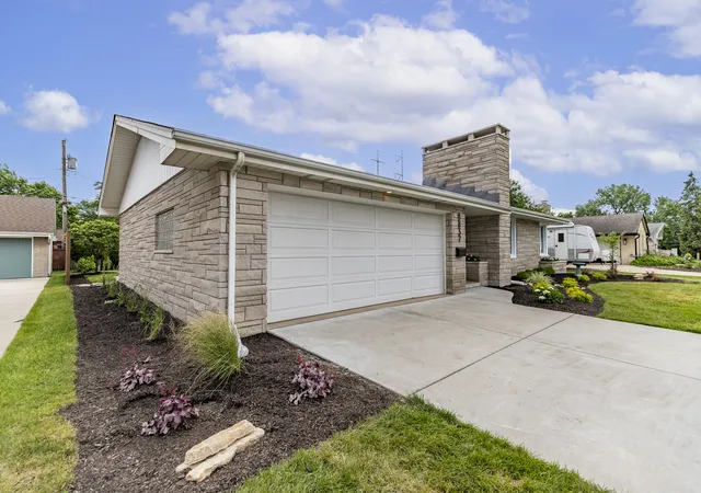 3rd image of 8837 Parkway Dr, Highland, IN 46322 | MLS# 840565