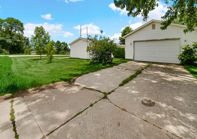 Photo 3 of Single family home for sale at 8176 W Pahs Rd, Michigan City, IN 46360 | MLS# 840615 | Listing updated on 2026-09-05