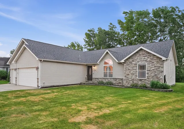 Homes for sale in De Motte, IN | 1726 Elderberry Cir, De Motte, IN 46310 | MLS# 840670